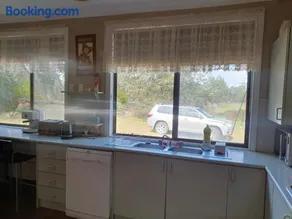 Three bedroom double lounge large house, sleeps 6 - Image 3