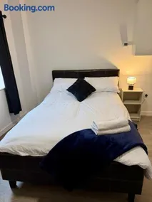 Accessible Town Centre 1 bed Flat Kettering Wi-FI - Image 3