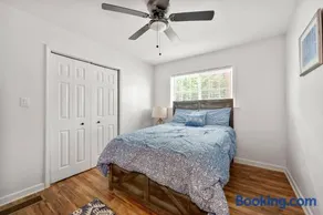 4 BR 2.5 Bath Near Atlanta -Crews, Families & Corp - Image 5