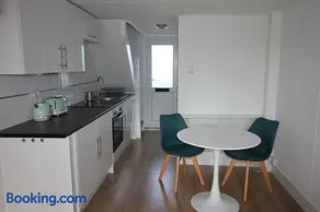 Chic apartment in the heart of Brighton Marina - Image 4