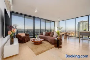 Panoramic City View Stunning 3BR Pool & Gym & Parking - Image 1