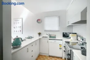 Pet-Friendly Ocean Grove Beach House VIC - Image 3