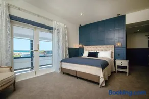 The Pier Hotel - Image 4