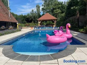 Plum Pudding Barn - private heated pool, hot tub & kids play area - Image 2