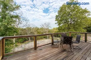 3BR House By Lake with BBQ Fire Pit & EV Charger - Image 1