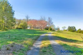 Huge Farmhouse with Heated Pool for Vacations and Retreats - Image 1