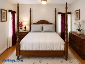 Fall River Stay Stylish 2BR Urban Haven Suite - Image 3