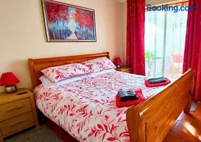 The Perfect Cosy Cottage Beach Getaway for Couples - Image 1