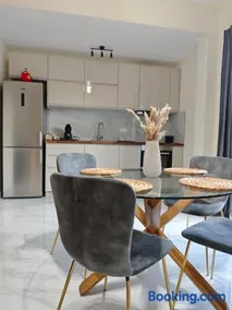 Captain's Apt - Image 2