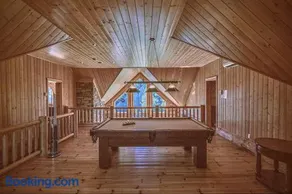 Private Hot Tub, Sauna & Games Year-Round - Image 3