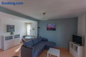 Apartamento playa con piscina y terraza en urbanizacion de lujo - Image 2