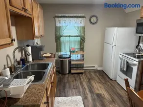 Cozy King-Lovely 1 Bedroom Suite - Image 1
