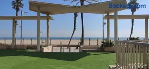 Sunny&Beach in Valencia - Image 2