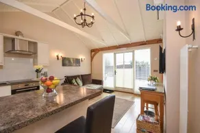 The Retreat The Barn - Image 3