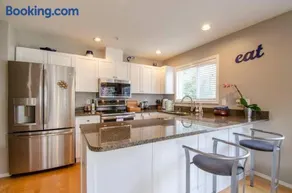 Gorgeous Queen Anne Townhouse - Rooftop Deck! - Image 3