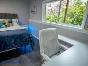 Remodeled 2BR, Chic and Cozy - Image 5