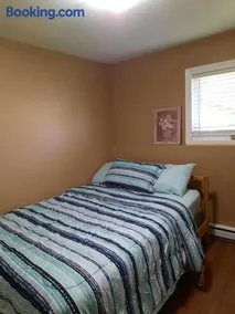 Lovely 2 Bedroom apartment close to Avalon Mall - Image 3