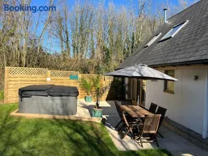 Stunning cottage with hot tub - Image 3