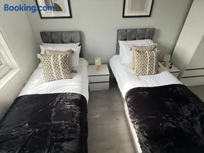 Stylish 1-Bed Apartment near Guildford Station - Image 3