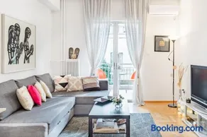 Koukaki Apartment with a Sunny Balcony, near the Acropolis - Image 1