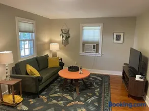 Cozy Coach House - Image 2