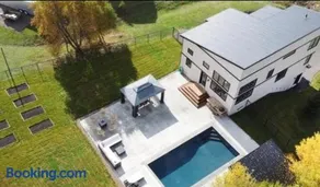 Luxury East Coast Retreat - Outdoor Pool - Image 4