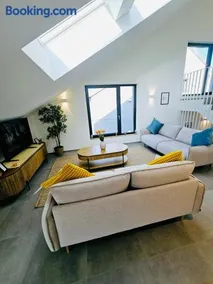 Spacious 3 bedroom with large terrace and parking-SHUT1 - Image 1
