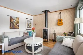 Lakeside Home near Kungsberget with a lake view and own jetty, 4 bedrooms - Image 1