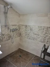 Le Petit Pavillon - Image 3