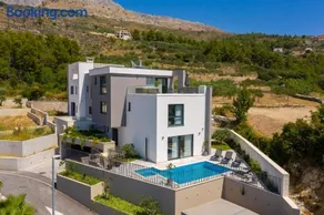 Stunning villa in Podstrana with Outdoor swimming pool, Sauna and WiFi - Image 5