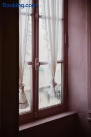 Romantic French family home - Image 2