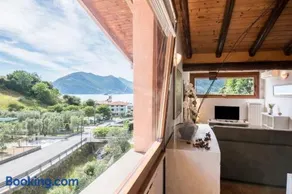 Mansarda con vista lago - Image 3