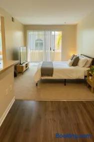 Marina Del Rey Beach Retreat w Hot Tub, Billiards & Grill - Image 5