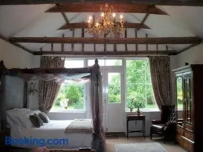 The Walnuts Country House - Image 2