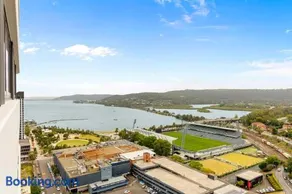 Waterfront Apartment in the Heart of Gosford - Image 1