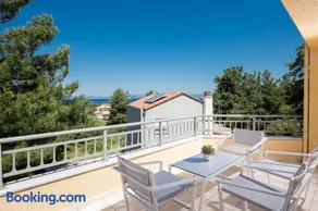 Louloudis Pool Villa - Image 3
