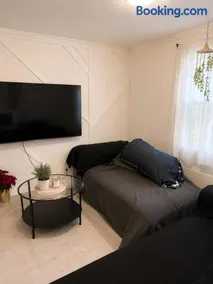 Modern 3-Bedroom Apartment Near Montreal - Image 4