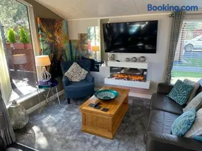 Jasmine Lodge, 2 bedroom with hot tub - Felmoor Park - Image 4