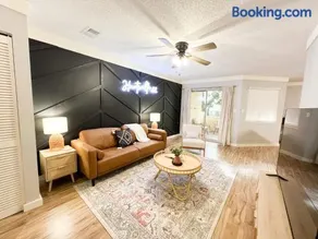 The Cozy Bohemian in Mid-City! - Image 1