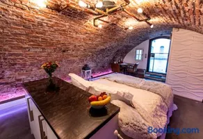 UKI-Hotel - Image 1