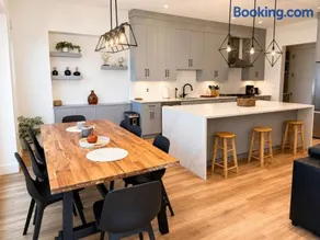Majestic Home In Victoria - Image 3