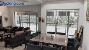 Big Terrace House for 14 Guests with Free WiFi and Netflix near Taiping Lake Garden Zoo - Image 4