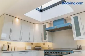 Contractor Accommodation Peterborough- Parking-Business and Work Stays - Image 3