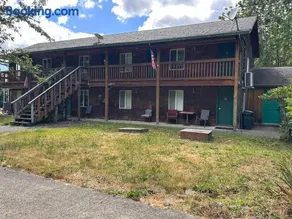Elderberry Lodge - Image 2