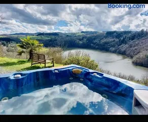 Yourte en bord Loire avec plage privée - Image 1