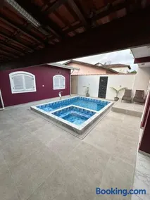 Casa no Centro de Bertioga com Piscina - Image 4