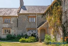 Manor Farmhouse - Image 2