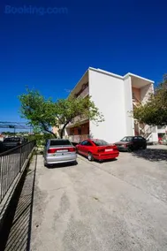 Apartment and Rooms Iva - Image 2