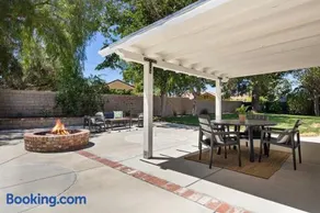 GOODE HOMES Cozy 4 Bedroom Home with Jacuzzi - Image 2