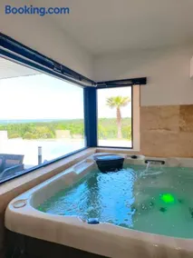 Suite Privative Jacuzzi Sauna de la Villa Del Castagnol - Image 2